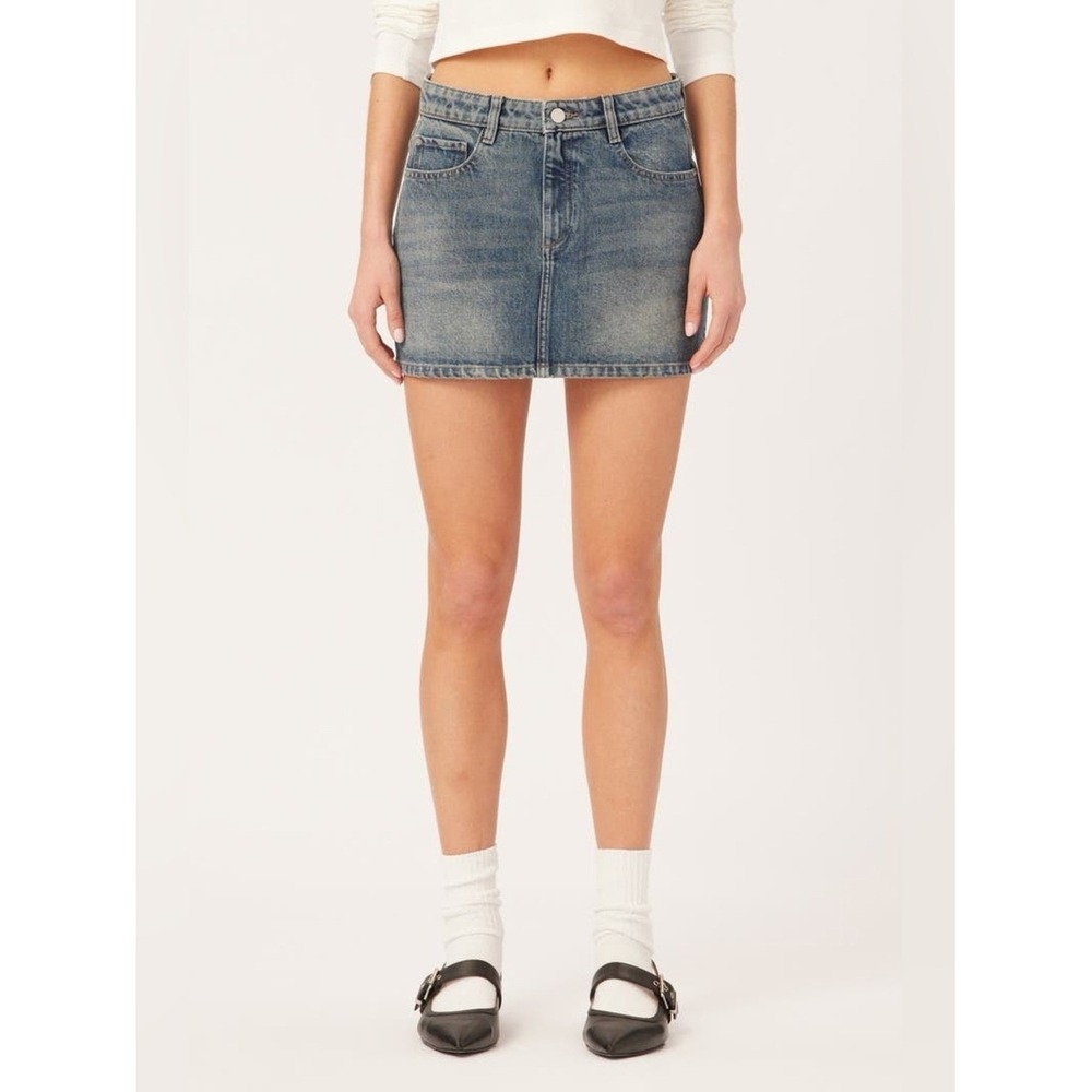 DL1961 Alma Blue Denim Jean Mini Skirt Y2K  euro summer vacay costal feminine 27